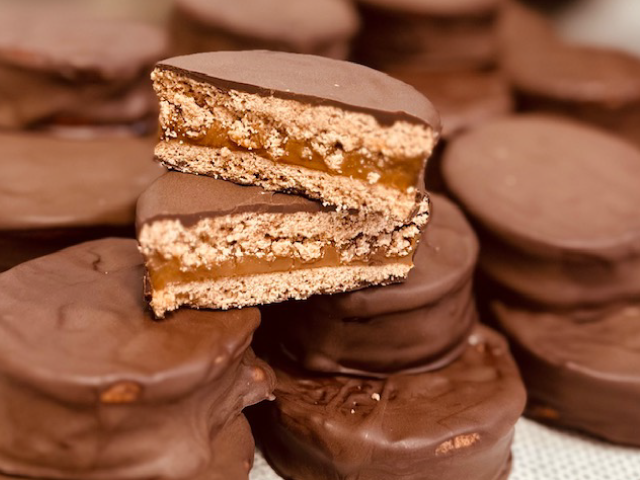 Pastelería-argentina-cafetería-Gina-Valencia